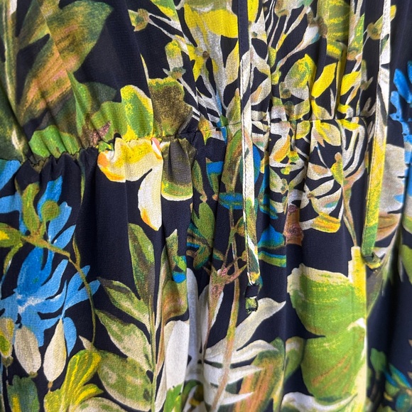 J. Crew 100% SILK watercolor navy floral ruffle dress- XS
Beautiful dress - Picture 8 of 11